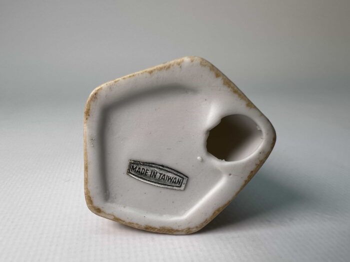 Vintage κεραμική φιγούρα γυναίκας με καλάθι made in Taiwan 11x4cm - Image 6