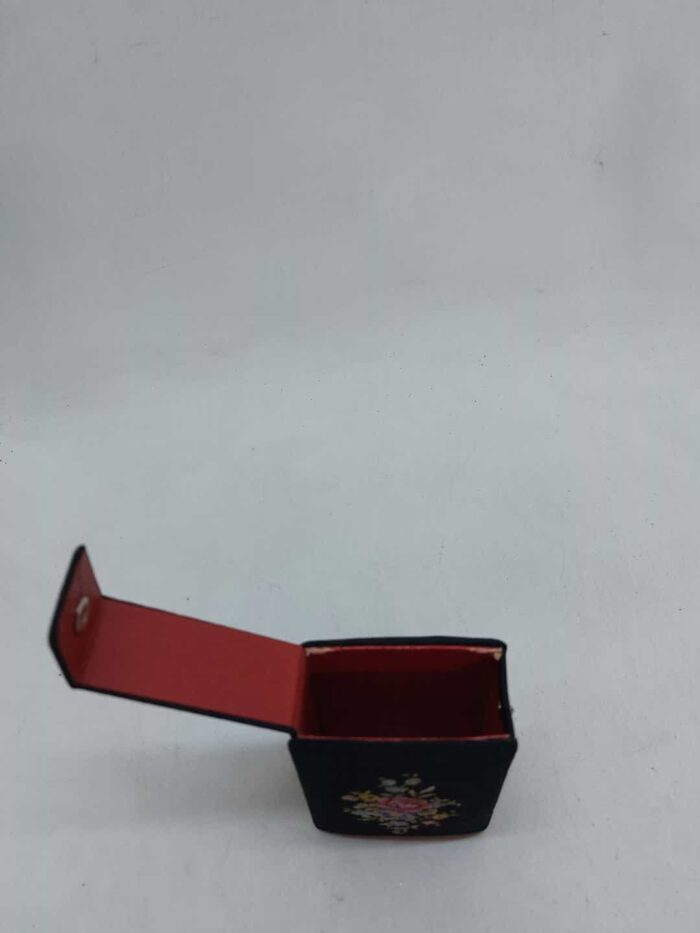 Vintage θήκη για τσιγάρα με κέντημα λουλουδιών 3,5x9x6,5cm - Image 4