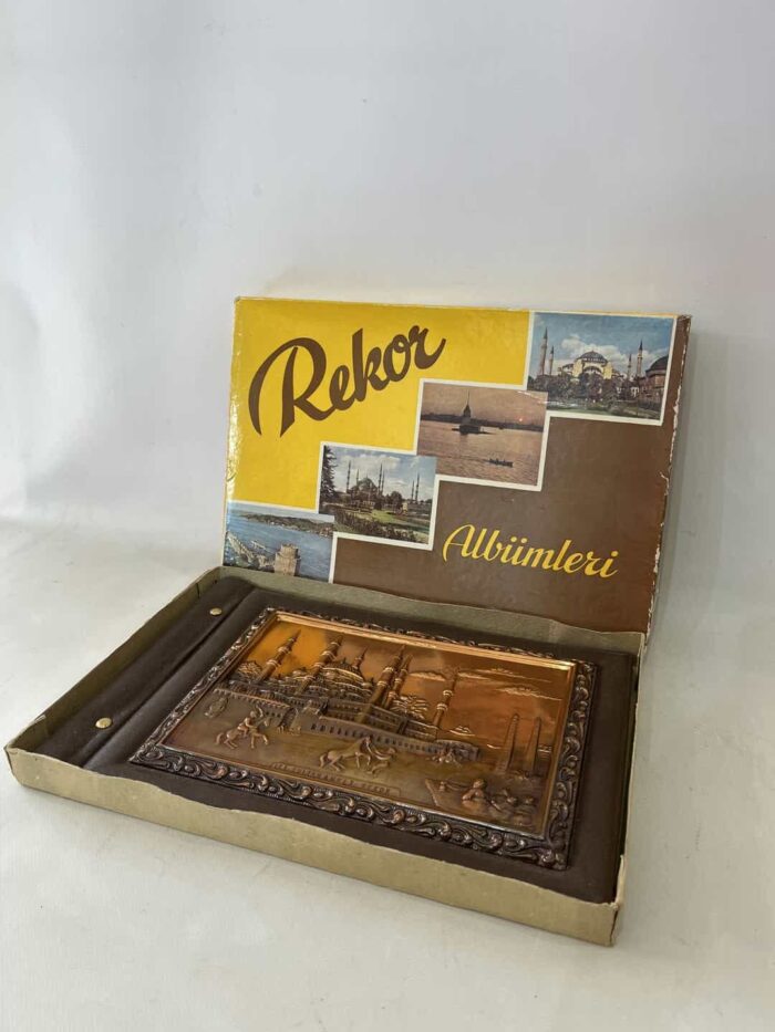 Vintage φωτογραφική άλμπουμ Rekor, με χάλκινη ανπαράσταση ,made in Turkey 36x25.
