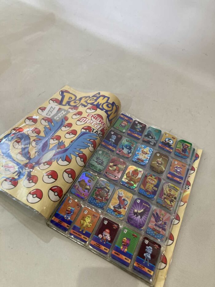 Συλλεκτικό άλμπουμ Pokemon energy metal tags , με μεταλλικές κάρτες 30x20. - Image 3