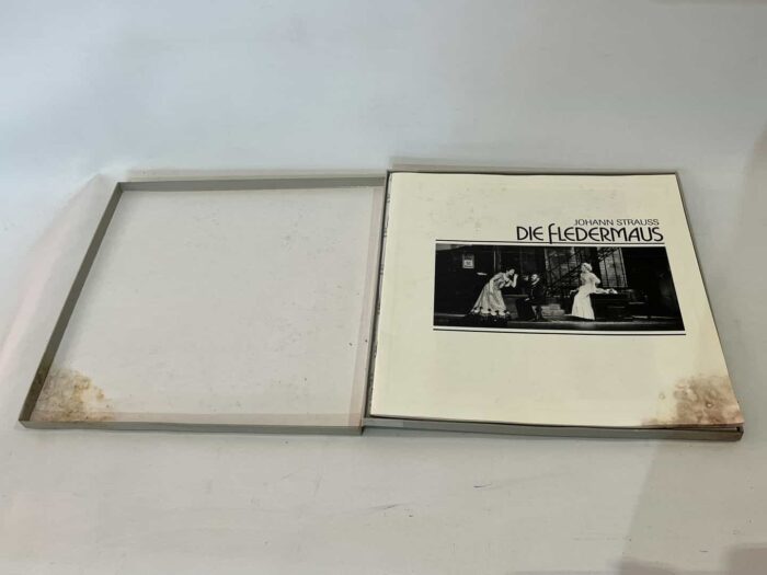 Συλλεκτική κασετίνα 2 χρυσών COMPACT DISC-VIDEO όπερας "Η νυχτερίδα" , με φθορές - Image 3