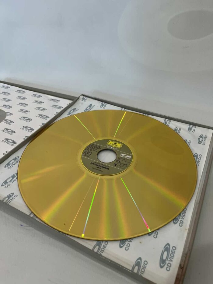 Συλλεκτική κασετίνα 2 χρυσών COMPACT DISC-VIDEO όπερας "Η νυχτερίδα" , με φθορές - Image 9