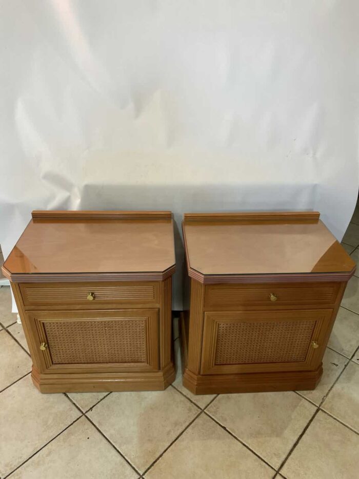 Vintage σετ 2 κομοδίνα με τζάμι στην επιφάνεια 67x40x59
